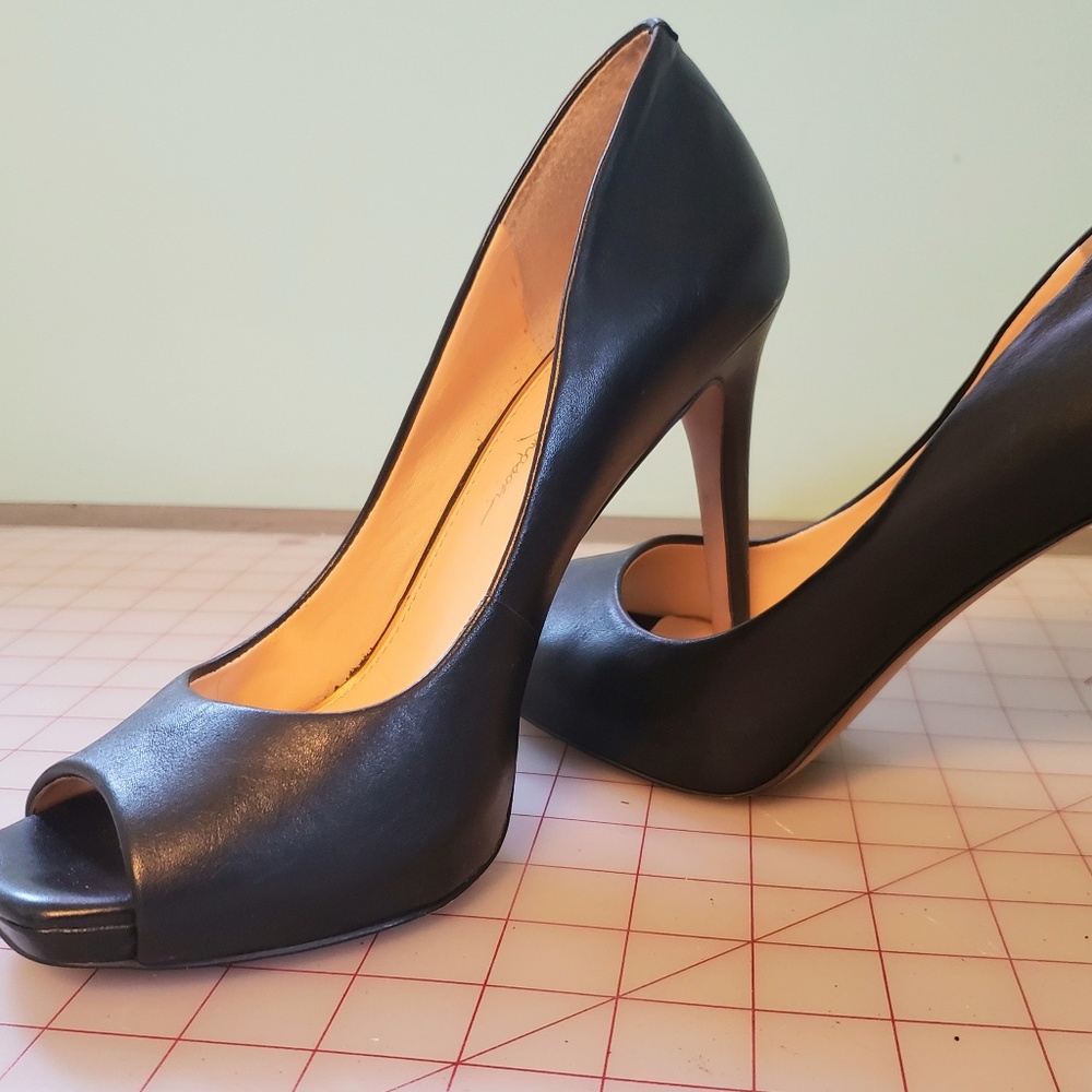 Jessica Simpson Black leather peep toe heels